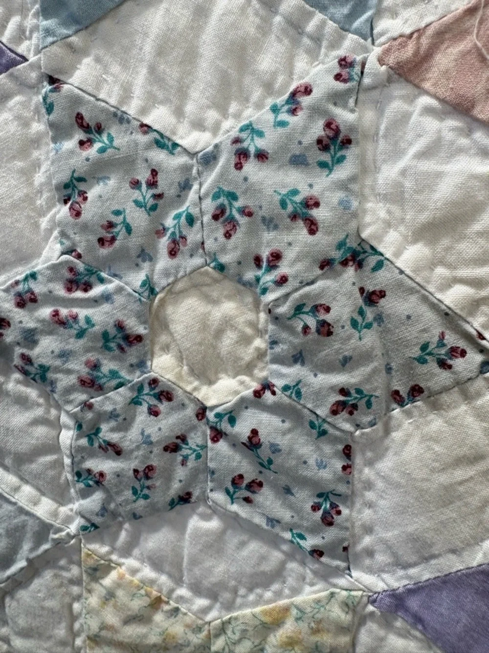 Patchwork Star Quilted Bedspread in Pastel Floral and White